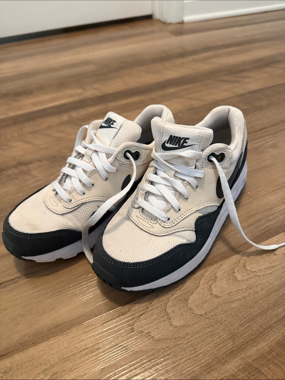 Nike Kids Cream and Dark Green Low-Top Sneakers